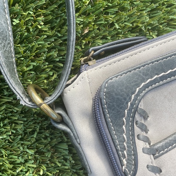 B.O.C. Born Concepts Womens Foakley Gray Faux Suede Crossbody Handbag NWOT - Picture 7 of 10